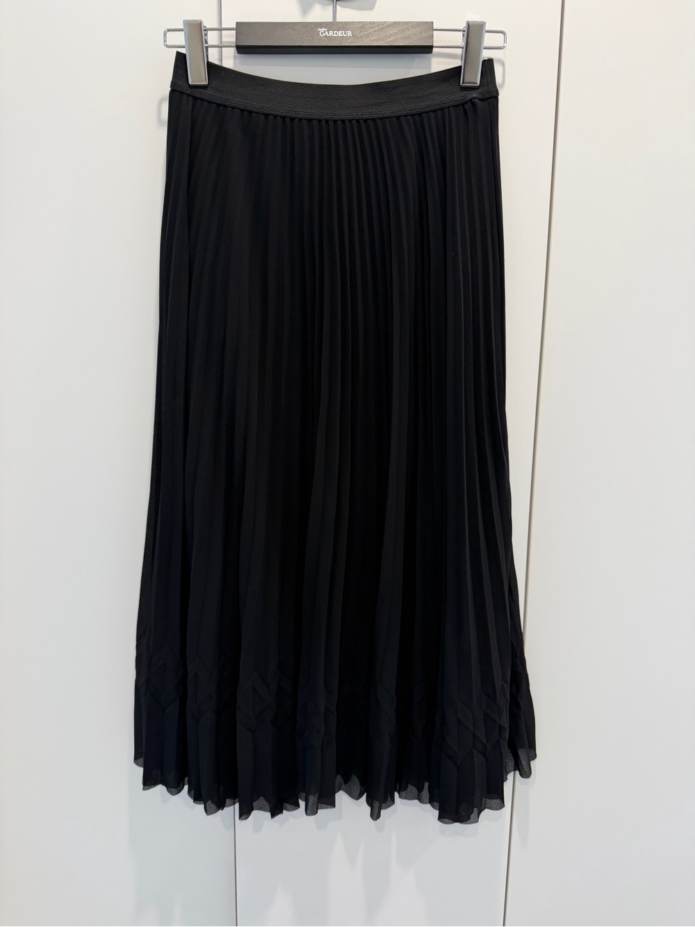 Escada Black Pleated Midi Skirt with Elastic Waist